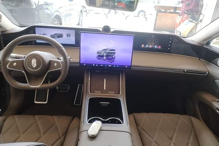 Used Hima Stelato S9T 2025 Model Range-Extended Ultra Long-Range Version Center Console