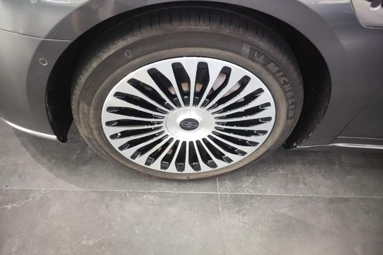 Used Hima Stelato S9T 2025 Model Range-Extended Ultra Long-Range Version Left Front Wheel Hub