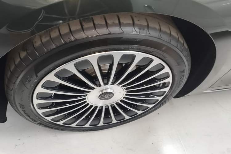 Used Hima Stelato S9T 2025 Model Range-Extended Ultra Long-Range Version Left Front Wheel Hub