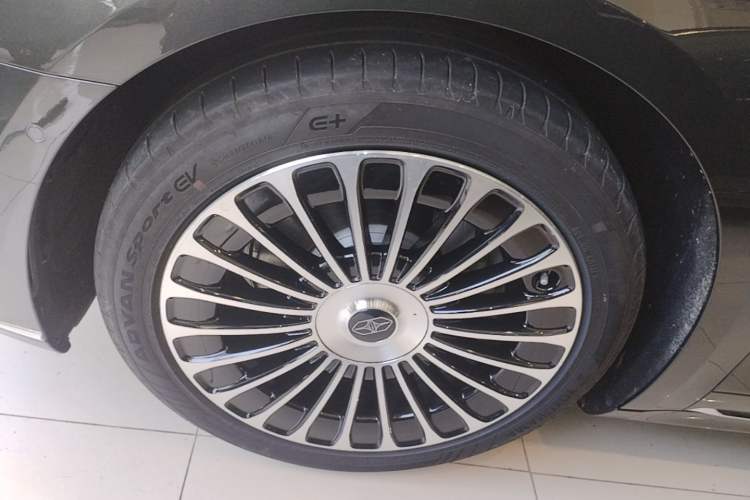 Used Hima Stelato S9T 2025 Model Range-Extended Ultra Long-Range Version Left Front Wheel Hub