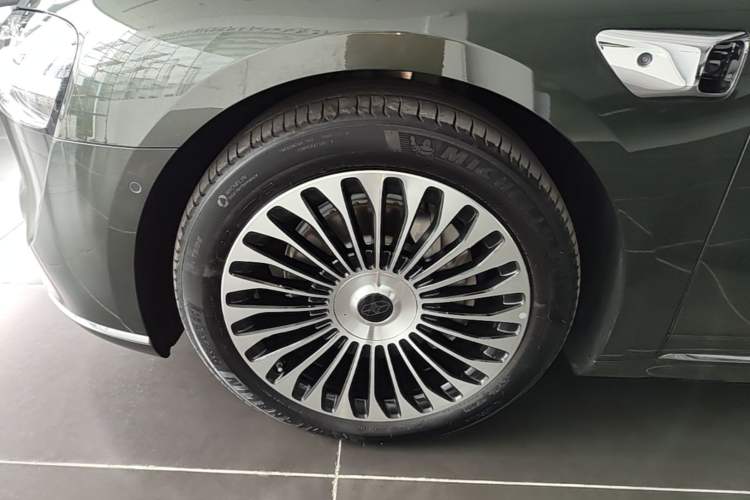 Used Hima Stelato S9T 2025 Model Range-Extended Ultra Long-Range Version Left Front Wheel Hub