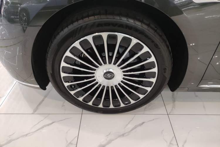 Used Hima Stelato S9T 2025 Model Pure Electric Rear-Drive Max Left Front Wheel Hub