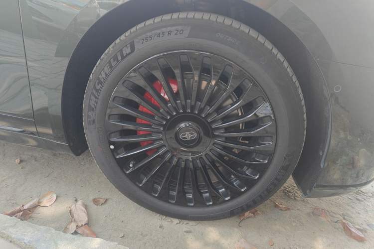 Used Hima Stelato S9T 2025 Model Pure Electric Four-Wheel-Drive Ultra Right Front Wheel Hub