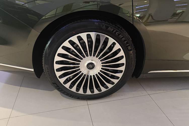 Used Hima Stelato S9T 2025 Model Range-Extended Max Right Rear Wheel Hub