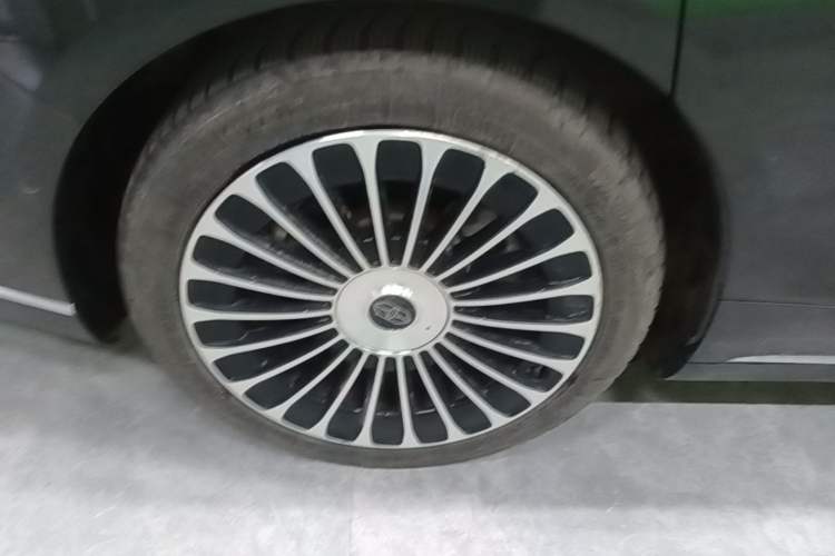 Used Hima Stelato S9T 2025 Model Range-Extended Ultra Long-Range Version Right Rear Wheel Hub