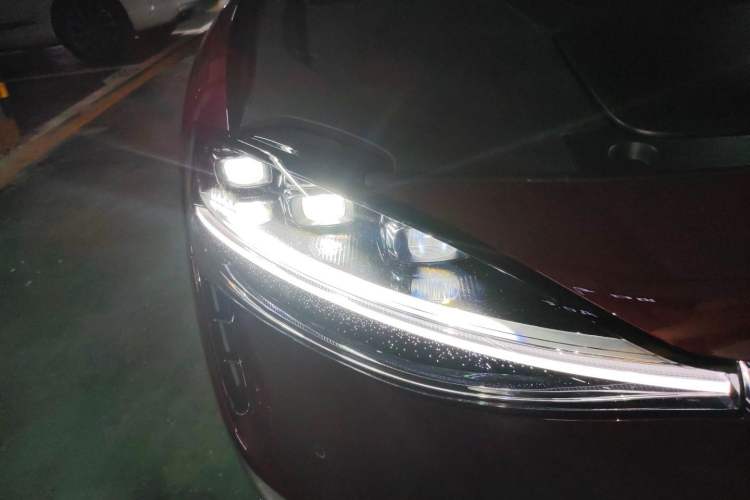 Used Hima Stelato S9T 2025 Model Pure Electric Rear-Wheel-Drive Max (896-line LiDAR) Right Front Headlight