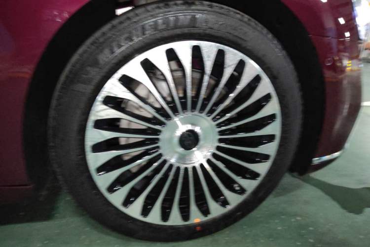 Used Hima Stelato S9T 2025 Model Pure Electric Rear-Wheel-Drive Max (896-line LiDAR) Right Front Wheel Hub