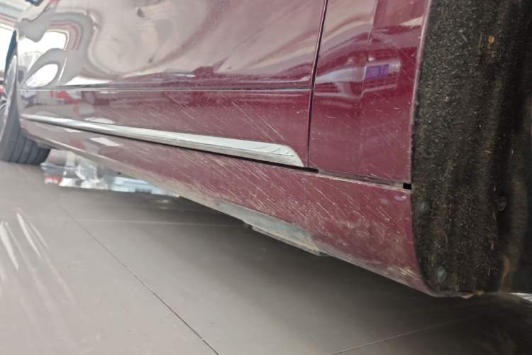 Used Hima Stelato S9T 2025 Model Pure Electric Four-Wheel-Drive Ultra Right Side Sill