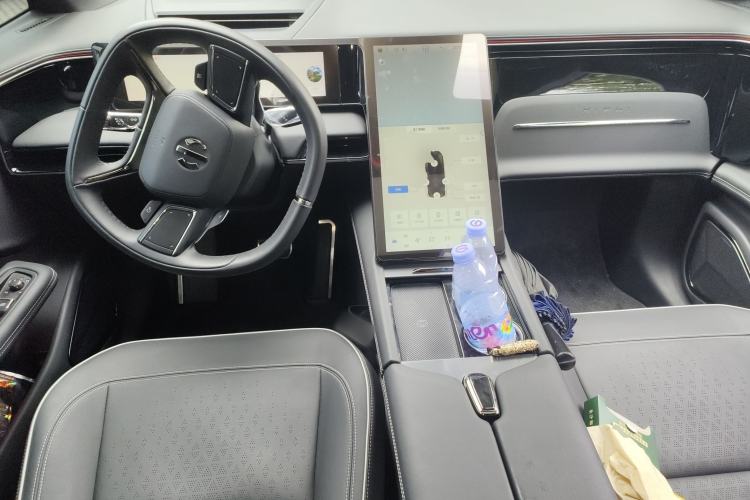 Used HiPhi X 2022 Zhiyuan 6-Seat Long-Range Version Center Console