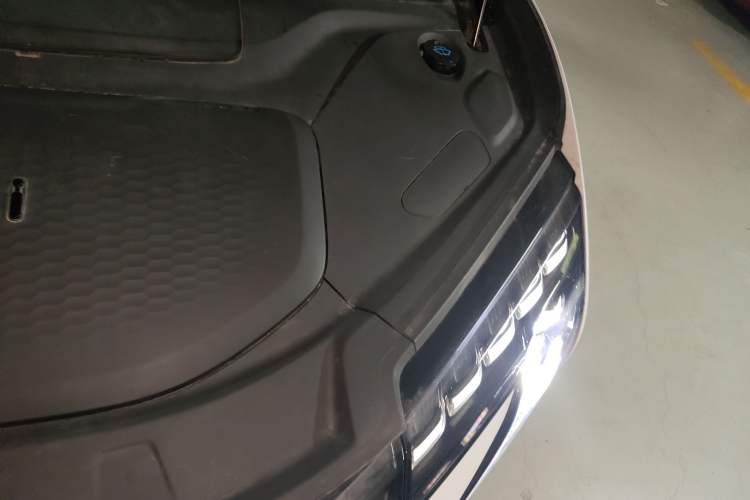 Used HiPhi X 2022 Zhiyuan 6-Seat Long-Range Version Engine Bay Left