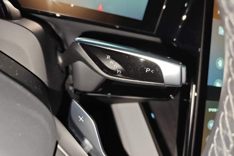 Used HiPhi X 2021 Founder Edition 6-seater Gear Lever
