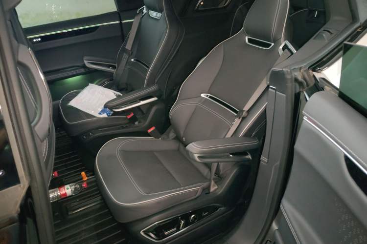 Used HiPhi X 2022 Zhiyuan 6-Seat Long-Range Version Left Rear Seat
