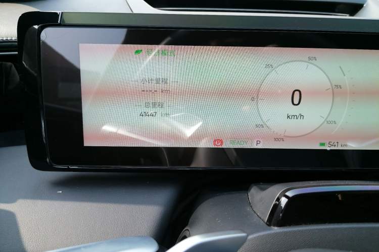 Used HiPhi X 2022 Zhiyuan 6-Seat Long-Range Version Odometer Close Up