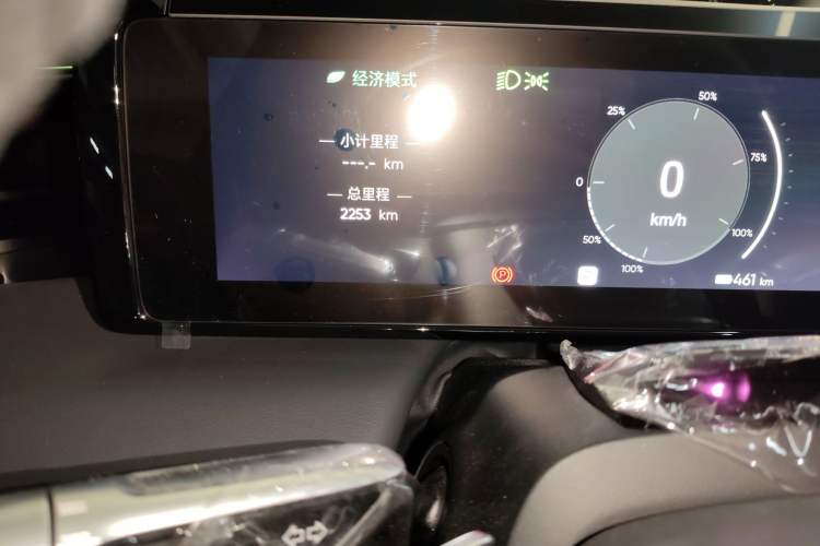 Used HiPhi X 2022 Zhiyuan 6-Seat Long-Range Version Odometer Close Up