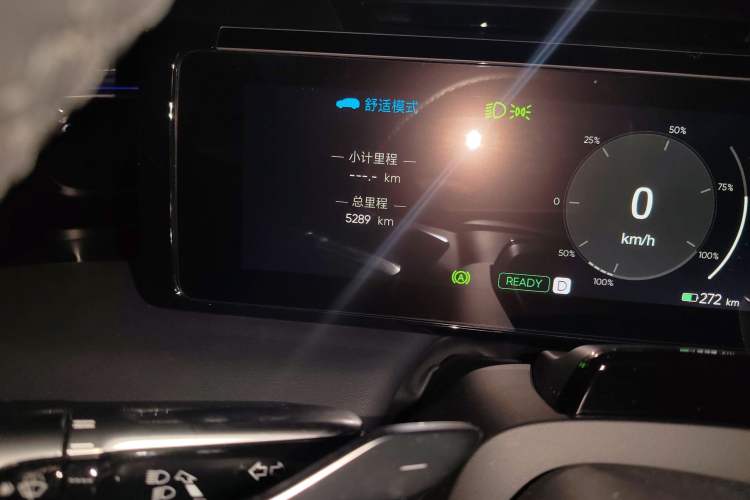 Used HiPhi X 2022 Zhiyuan 6-Seat Long-Range Version Odometer Close Up