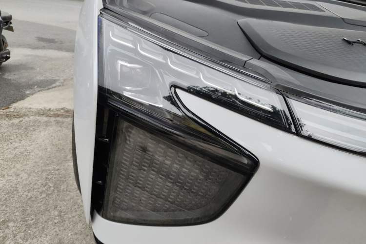 Used HiPhi X 2022 Zhiyuan 6-Seat Long-Range Version Right Front Headlight