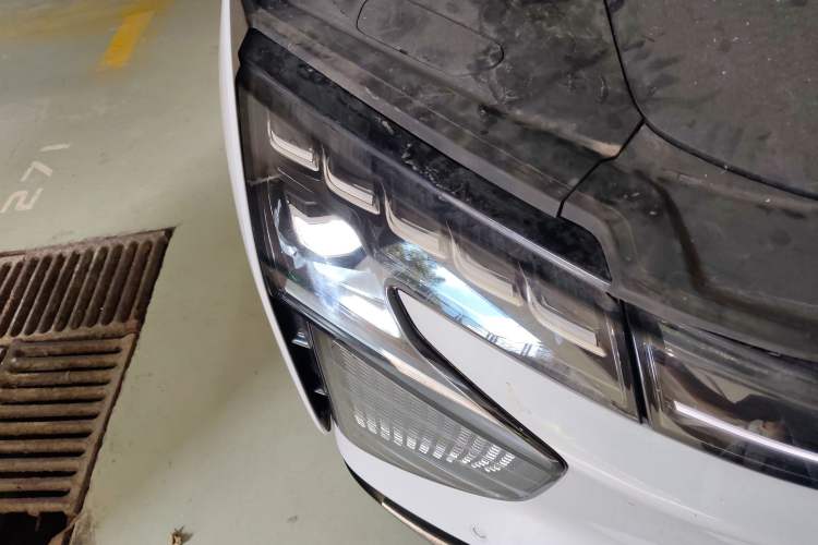 Used HiPhi X 2022 Zhiyuan 6-Seat Long-Range Version Right Front Headlight