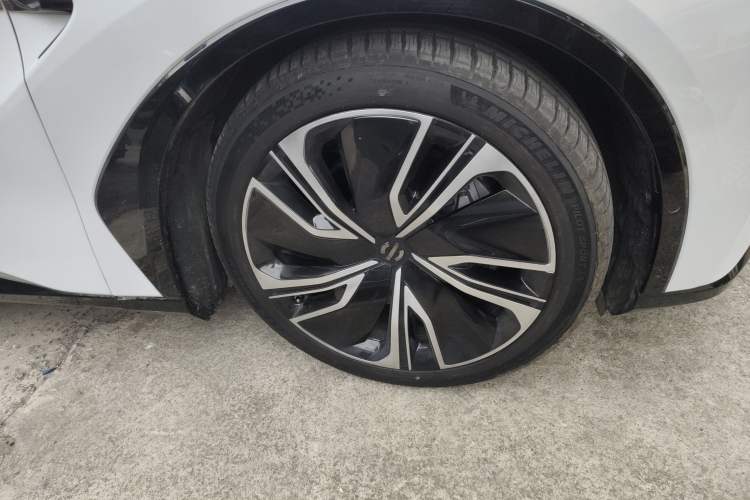 Used HiPhi X 2022 Zhiyuan 6-Seat Long-Range Version Right Front Wheel Hub