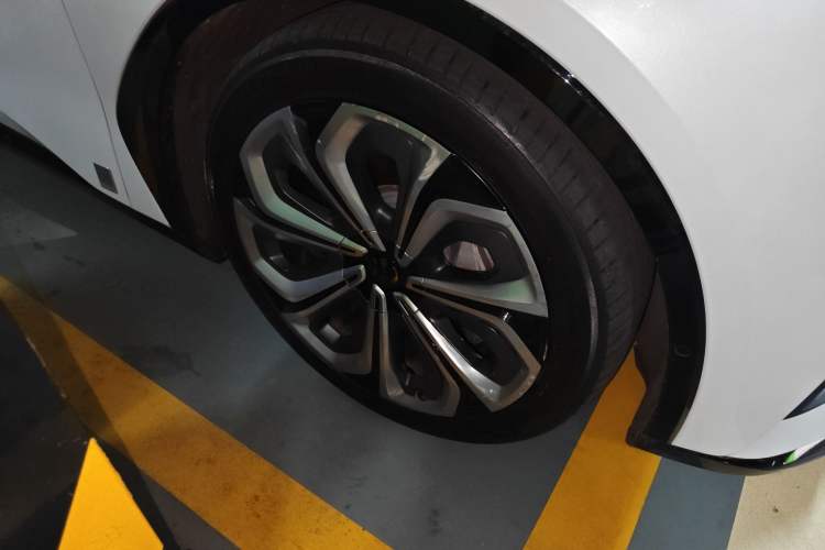 Used HiPhi X 2021 Founder Edition 6-seater Right Front Wheel Hub