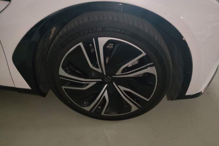 Used HiPhi X 2022 Zhiyuan 6-Seat Long-Range Version Right Front Wheel Hub