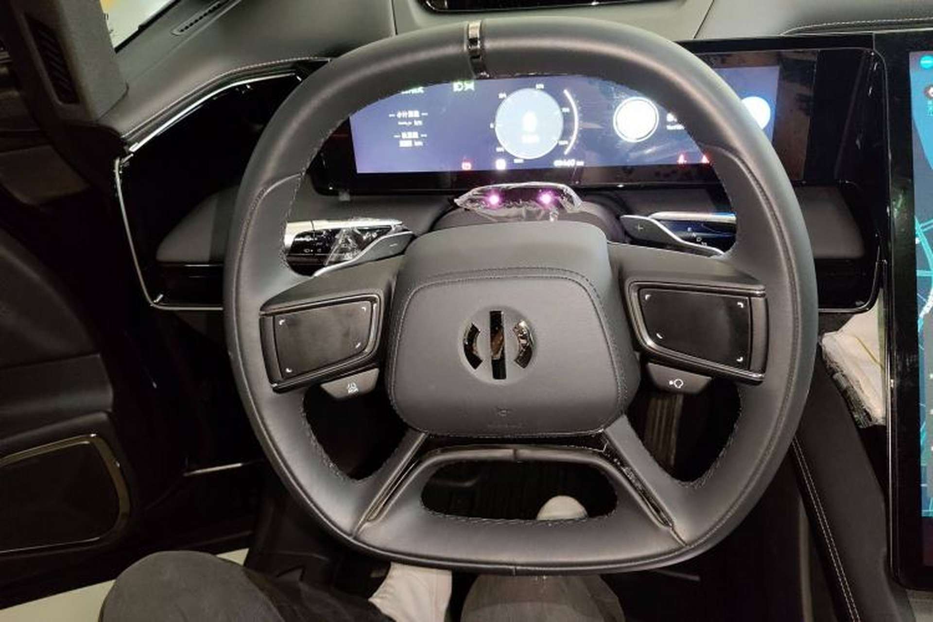 Used HiPhi X 2022 Zhiyuan 6-Seat Long-Range Version Steering Wheel