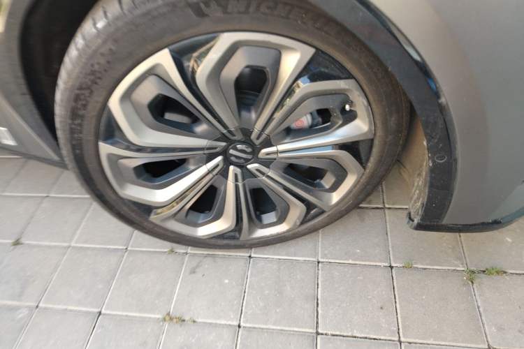 Used HiPhi X 2021 Founder Edition 4-Seater Right Front Wheel Hub