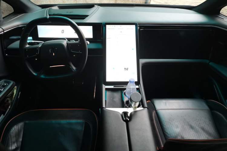 Used HiPhi X 2021 Founder Edition 6-seater Center Console