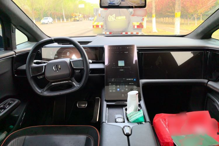 Used HiPhi X 2021 Founder Edition 6-seater Center Console