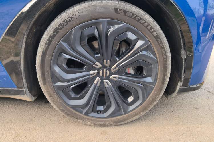 Used HiPhi X 2021 Founder Edition 6-seater Right Front Wheel Hub