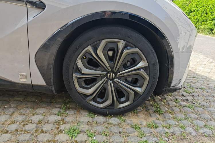 Used HiPhi X 2021 Founder Edition 6-seater Right Front Wheel Hub