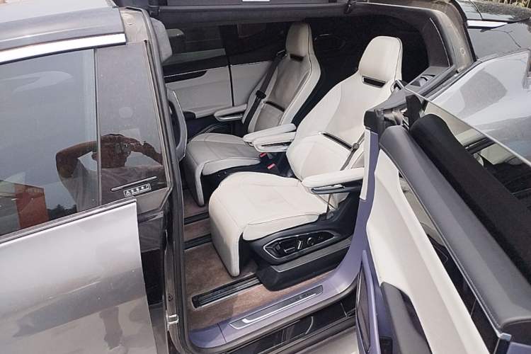 Used HiPhi X 2021 Luxury Edition 6-Seater Left Rear Seat