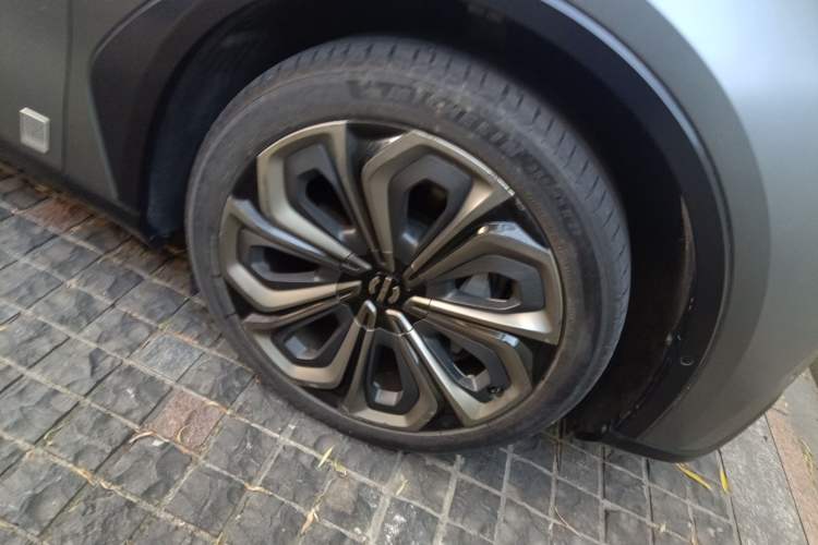 Used HiPhi X 2021 Founder Edition 6-seater Right Front Wheel Hub