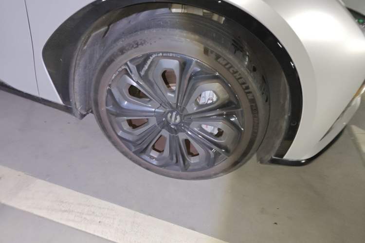 Used HiPhi X 2021 Founder Edition 6-seater Right Front Wheel Hub