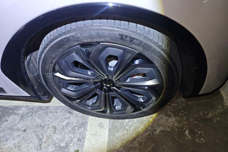 Used HiPhi X 2021 Founder Edition 6-seater Right Front Wheel Hub