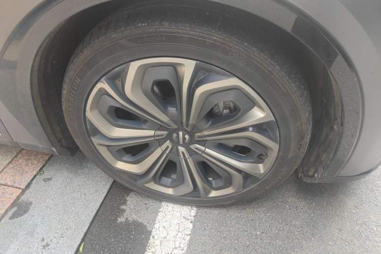 Used HiPhi X 2021 Founder Edition 4-Seater Right Front Wheel Hub