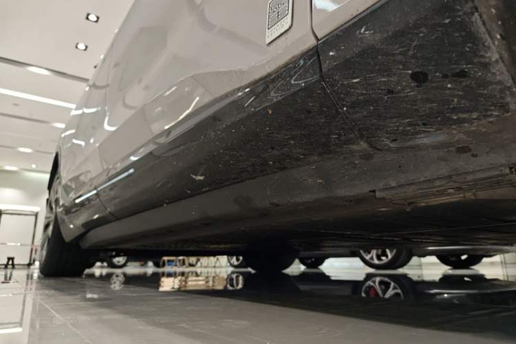 Used HiPhi X 2021 Founder Edition 6-seater Right Side Sill