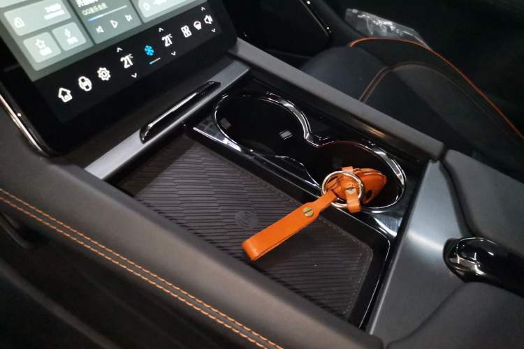 Used HiPhi X 2021 Founder Edition 6-seater Gear Lever