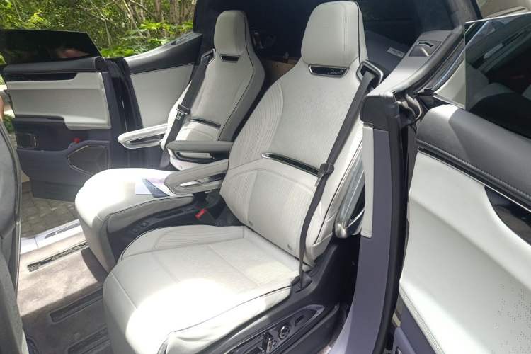 Used HiPhi X 2021 Founder Edition 6-seater Left Rear Seat