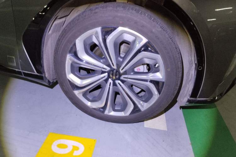 Used HiPhi X 2021 Founder Edition 6-seater Right Front Wheel Hub