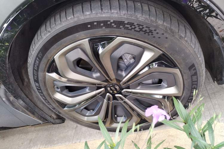 Used HiPhi X 2021 Flagship Edition 6-Seater Right Front Wheel Hub
