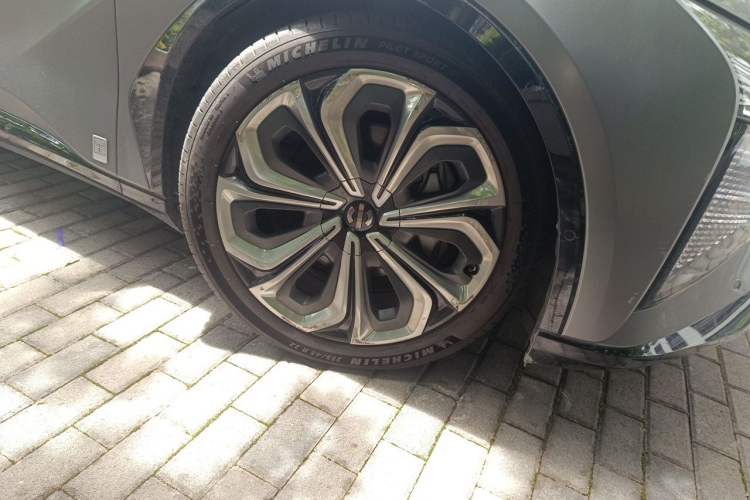 Used HiPhi X 2021 Founder Edition 6-seater Right Front Wheel Hub