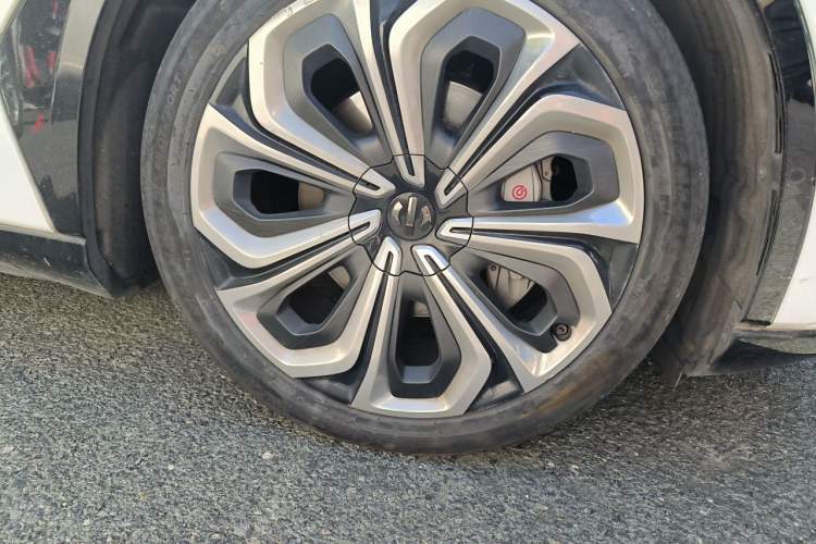 Used HiPhi X 2021 Founder Edition 6-seater Right Front Wheel Hub