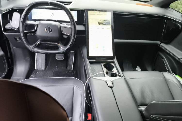 Used HiPhi X 2022 Zhiyuan 6-Seat Long-Range Version Center Console