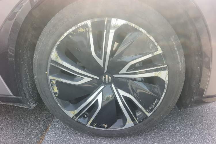 Used HiPhi X 2022 Chuan Yuan Edition 6-Seater Long-Range Version Right Front Wheel Hub