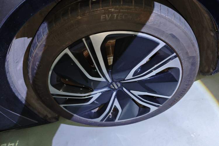Used HiPhi X 2022 Chuan Yuan Edition 6-Seater Long-Range Version Right Front Wheel Hub