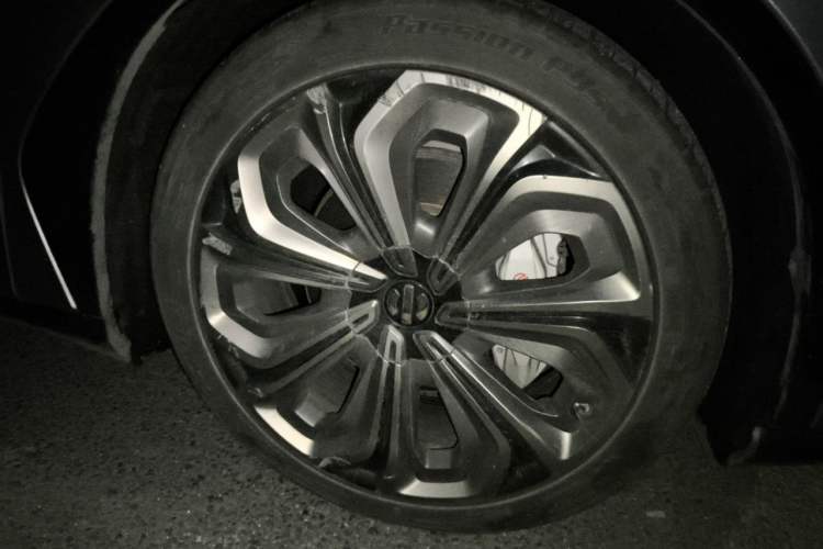 Used HiPhi X 2022 Zhiyuan 6-Seat Long-Range Version Right Front Wheel Hub