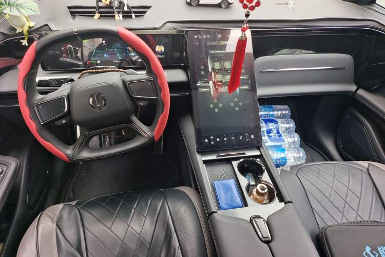 Used HiPhi X 2022 Zhiyuan 6-Seat Long-Range Version Center Console