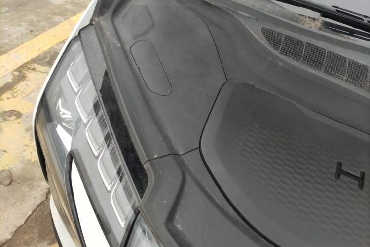 Used HiPhi X 2022 Zhiyuan 6-Seat Long-Range Version Engine Bay Right