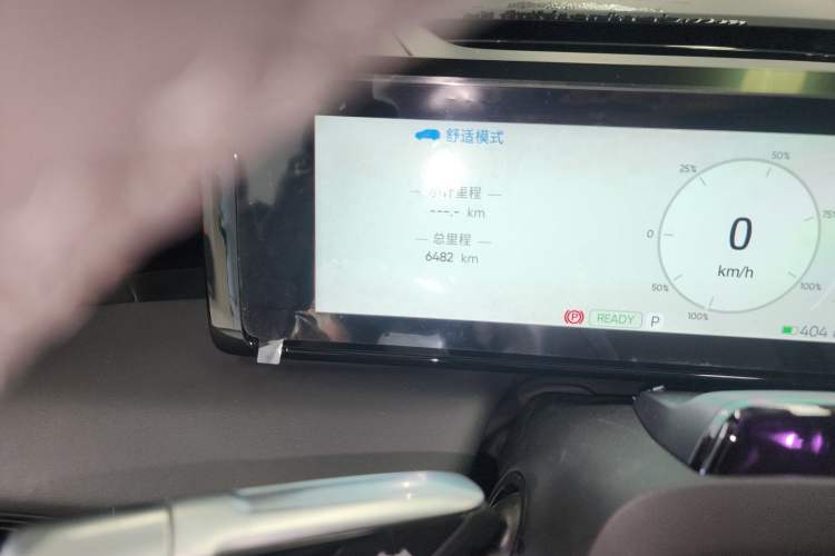 Used HiPhi X 2022 Zhiyuan 6-Seat Long-Range Version Odometer Close Up