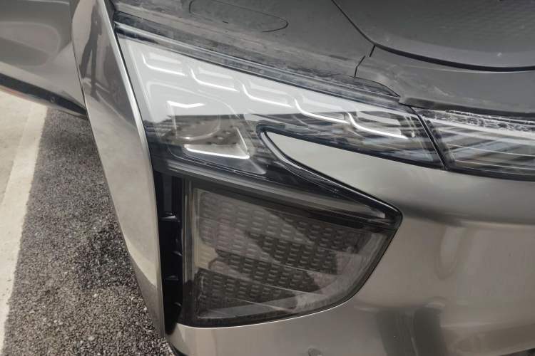 Used HiPhi X 2022 Zhiyuan 6-Seat Long-Range Version Right Front Headlight